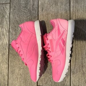 Reebok pink women size 8 shoes